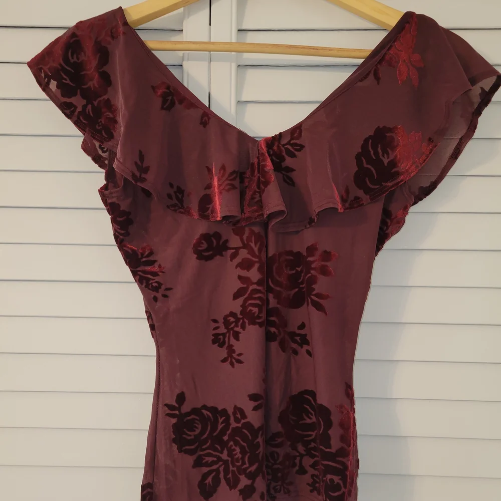 Elegant Burgundy Floral Blouse - Picture 3 of 4